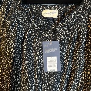 Universal Thread Speckled Black and White Blouse